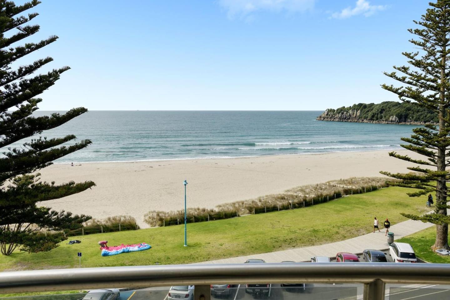 Oceanside Bliss - Absolute Beachfront - Uninterrupted Ocean Views With Pool Mount Maunganui Eksteriør bilde