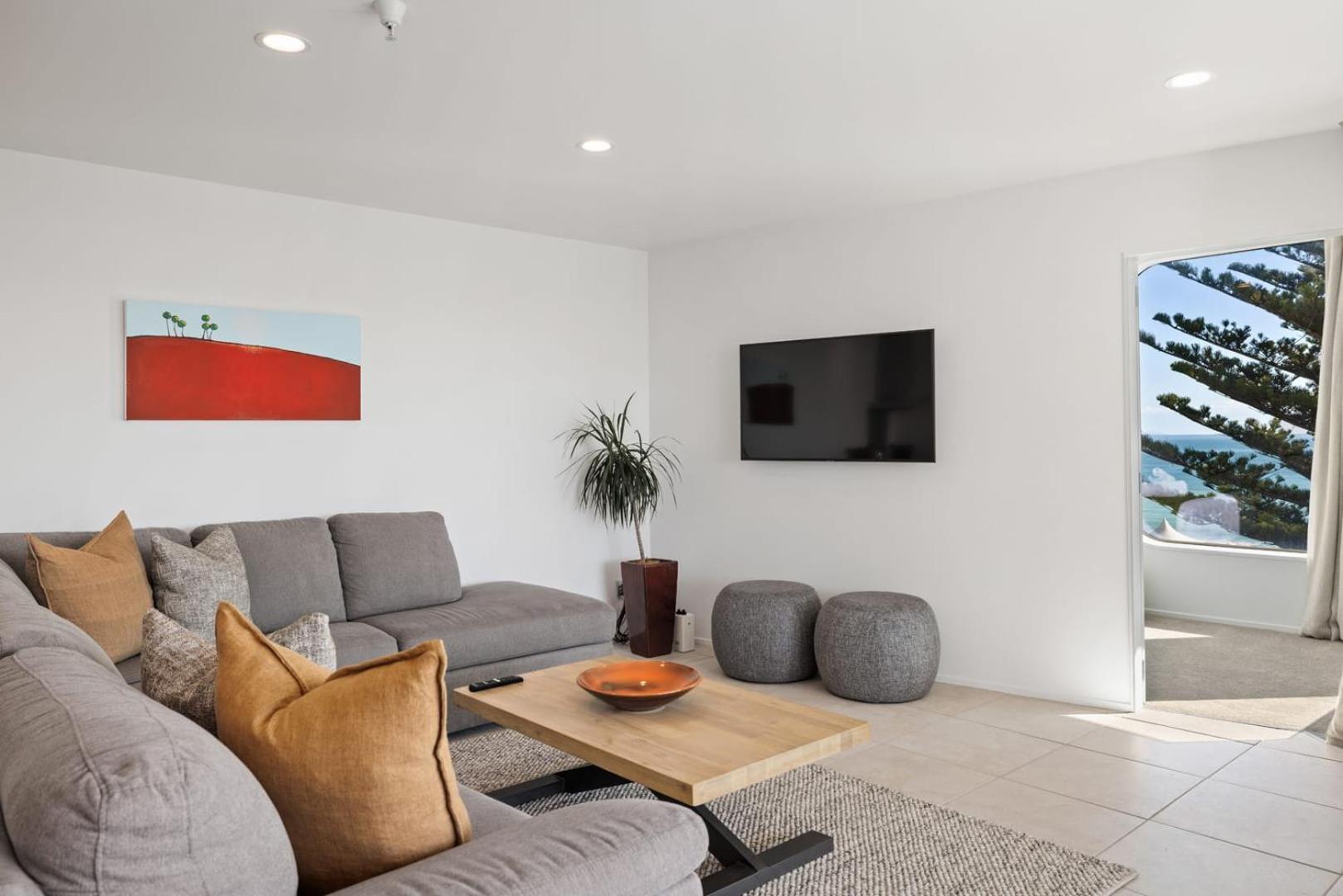 Oceanside Bliss - Absolute Beachfront - Uninterrupted Ocean Views With Pool Mount Maunganui Eksteriør bilde