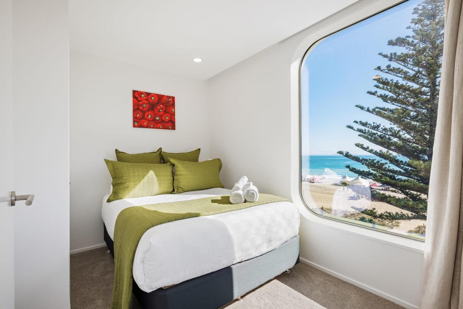 Oceanside Bliss - Absolute Beachfront - Uninterrupted Ocean Views With Pool Leilighet Mount Maunganui Eksteriør bilde