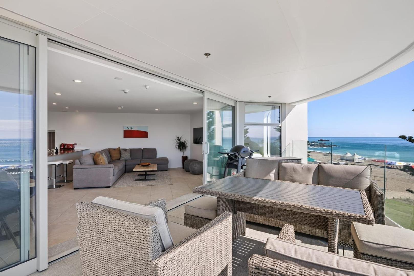 Oceanside Bliss - Absolute Beachfront - Uninterrupted Ocean Views With Pool Mount Maunganui Eksteriør bilde